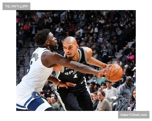 文班亚马38分16板5助5帽统治攻防 马刺体系下内线威慑力持续进化